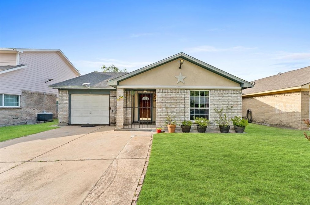 615 Walston Ln, Houston, TX 77060-5847