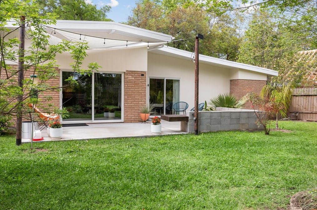 1738 Maux Dr, Houston TX  77043-2902 exterior