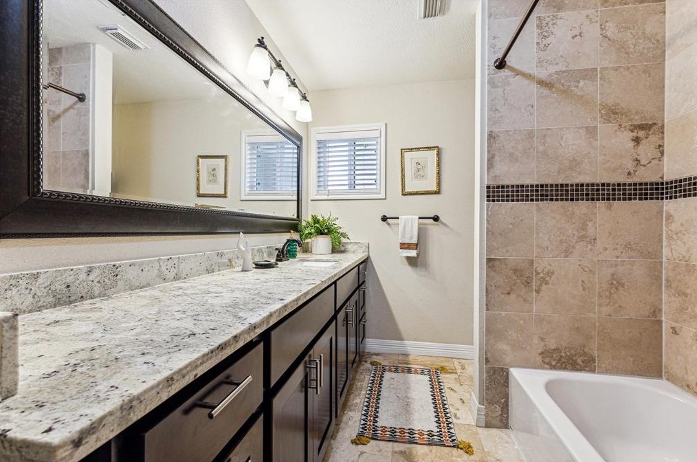 1738 Maux Dr, Houston TX  77043-2902 exterior