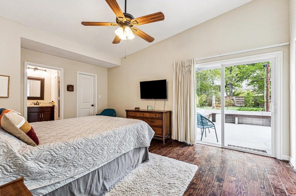 1738 Maux Dr, Houston TX  77043-2902 exterior