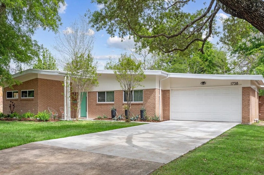 1738 Maux Dr, Houston TX  77043-3318 exterior