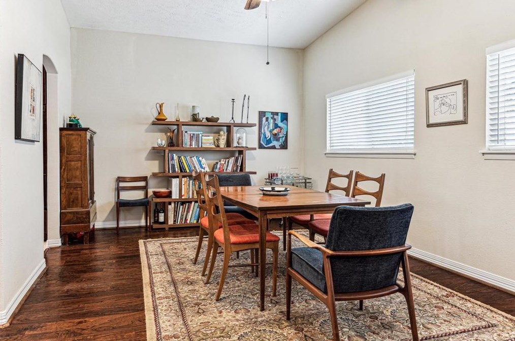 1738 Maux Dr, Houston TX  77043-2902 exterior