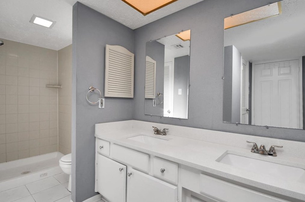 7018 Marisol Dr, Houston TX  77083-2306 exterior