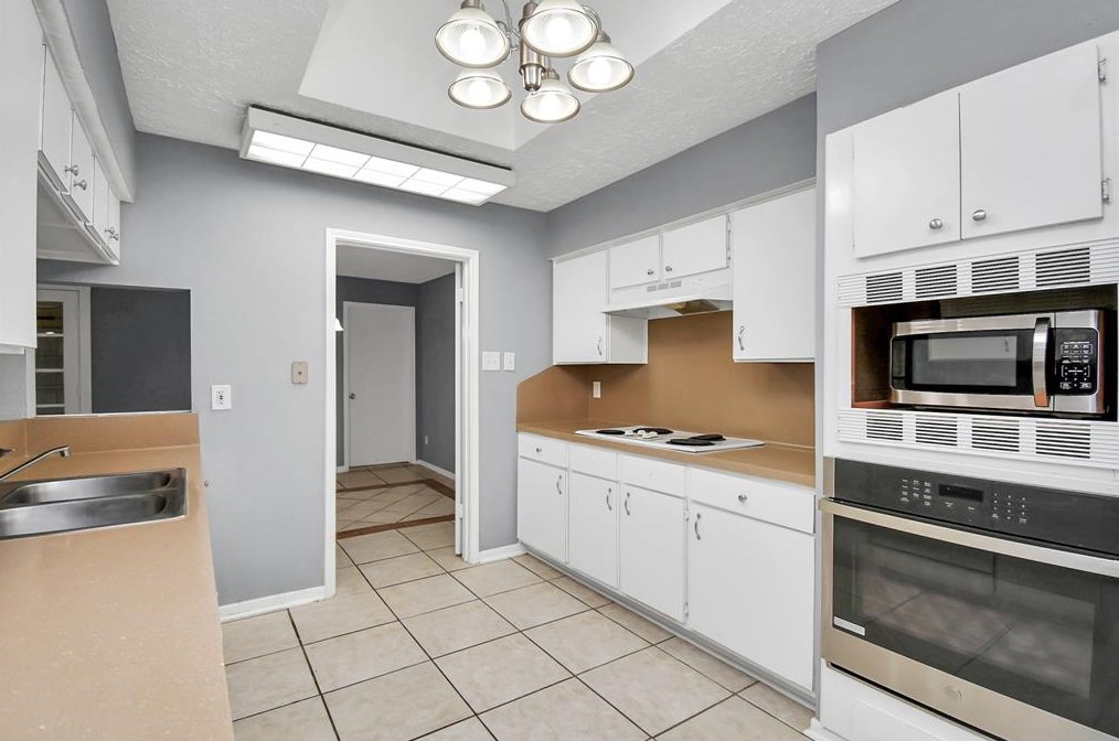 7018 Marisol Dr, Houston TX  77083-2306 exterior
