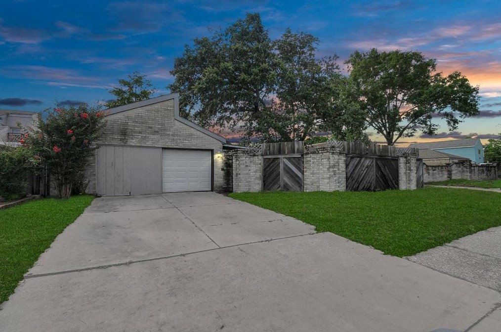 7018 Marisol Dr, Houston, TX 77083-2306