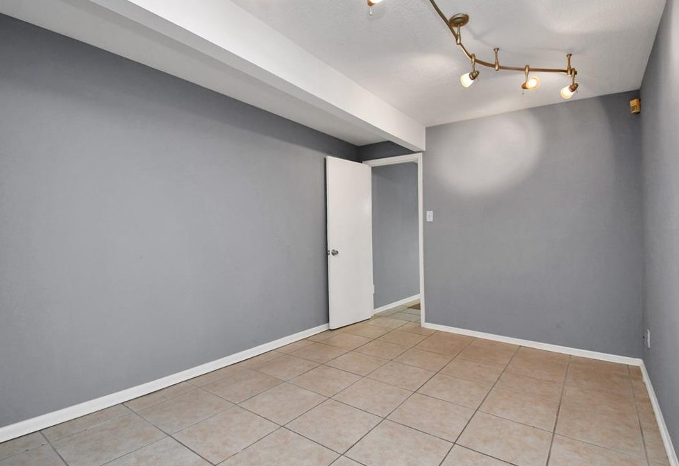 7018 Marisol Dr, Houston TX  77083-2306 exterior