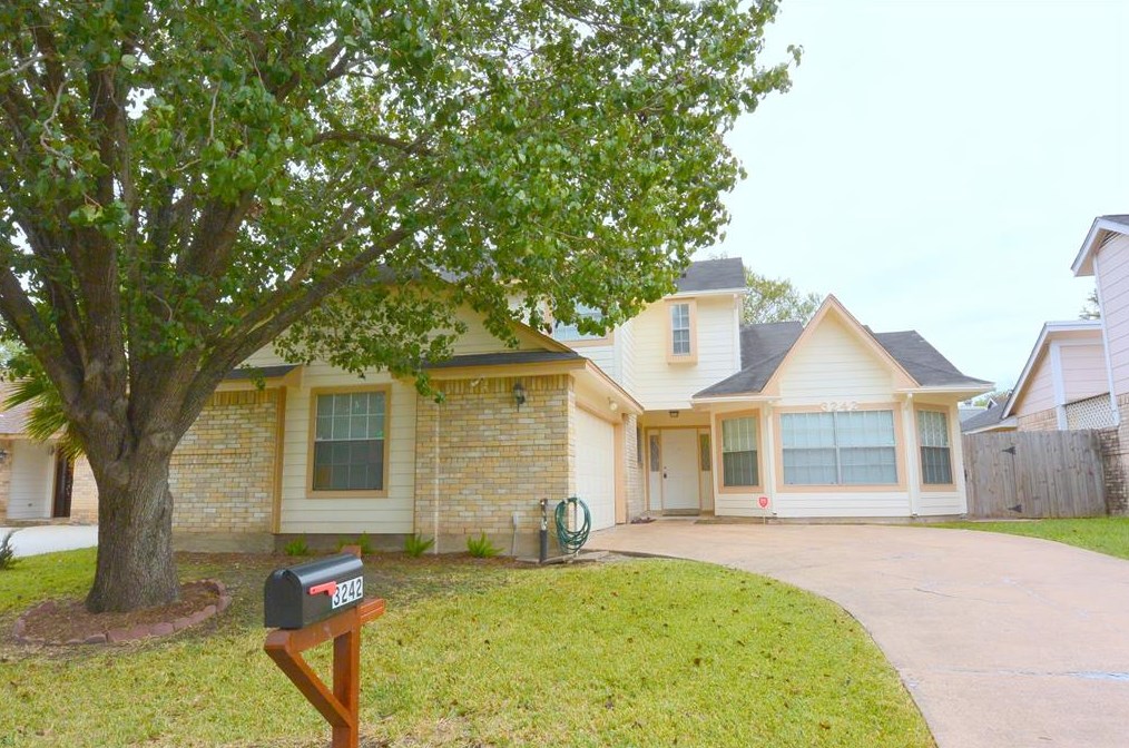 3242 S Greenpark Dr, Houston, TX 77082