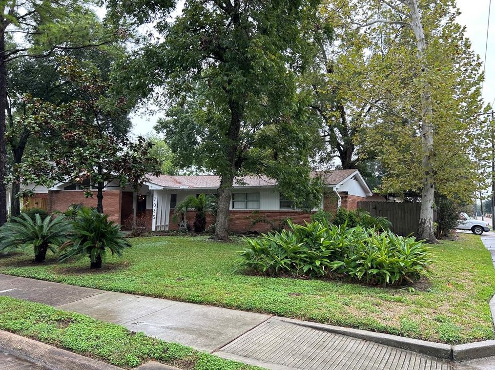 7035 Leader St, Houston, TX 77074-3421