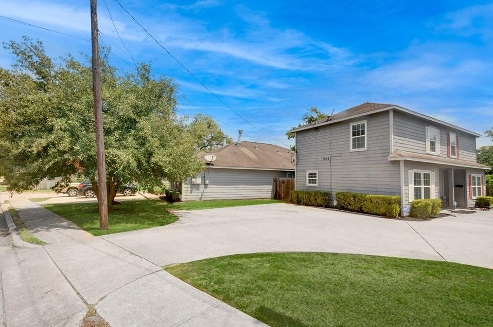 7616 N Main St #b, Houston, TX 77022