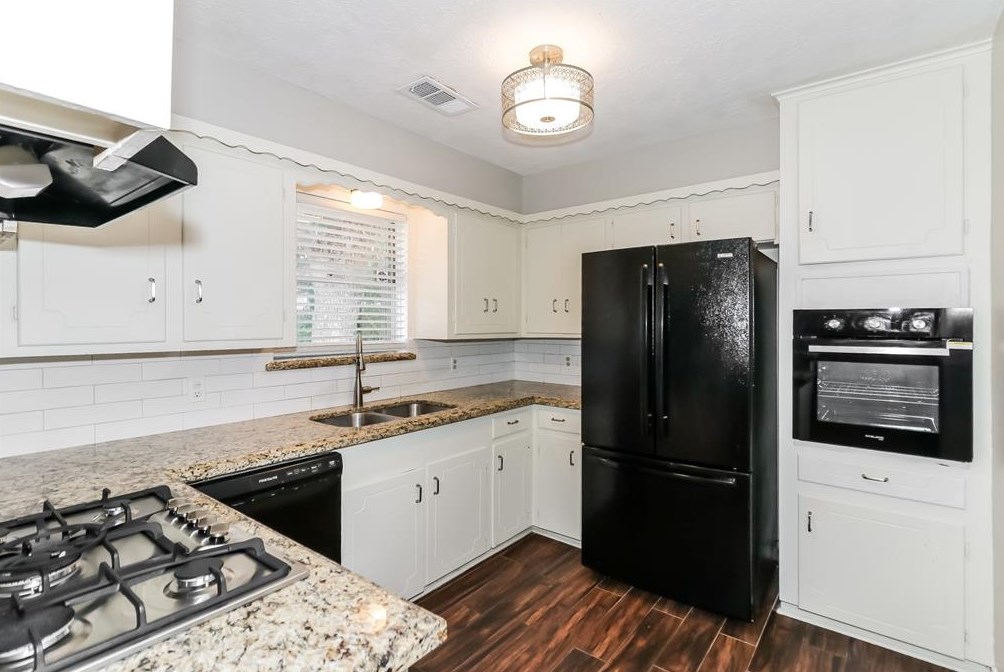 2503 Blueberry Ln, Pasadena TX 77502-5451 exterior