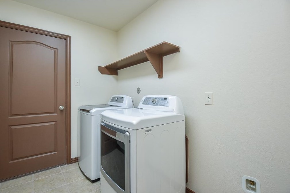 2226 Ascot Ln, Sugar Land TX  77479-6686 exterior