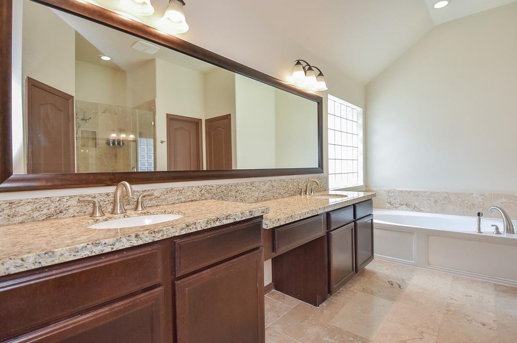2226 Ascot Ln, Sugar Land TX  77479-6686 exterior