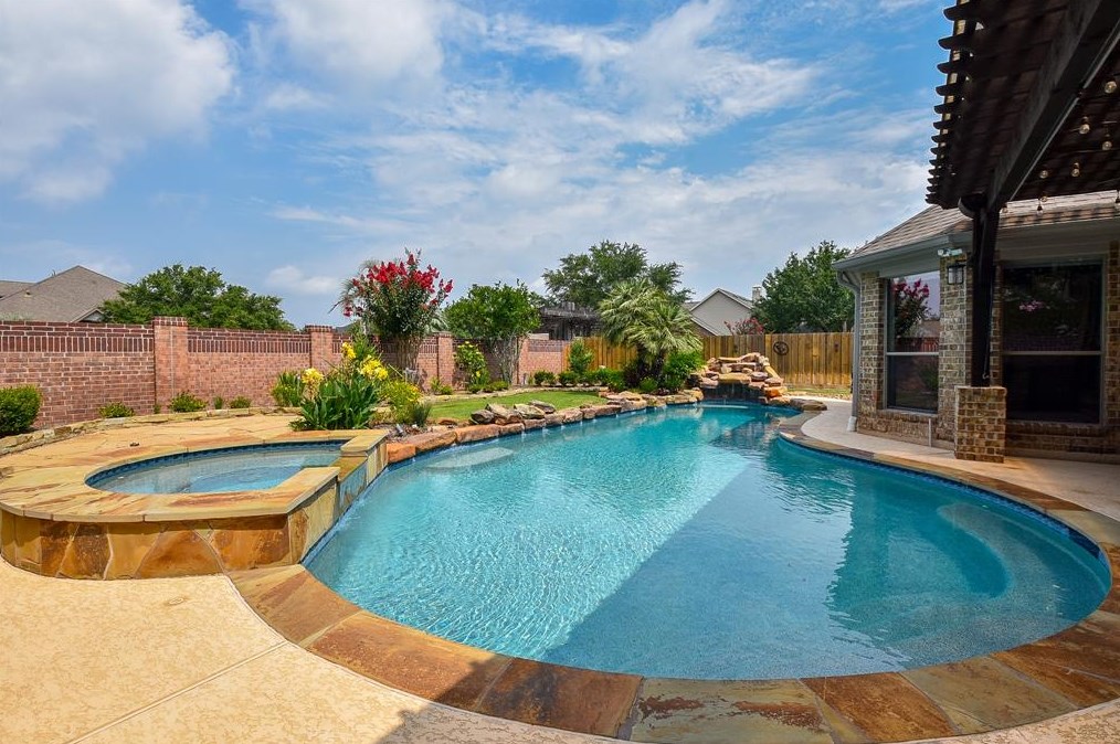 2226 Ascot Ln, Sugar Land TX  77479-6685 exterior