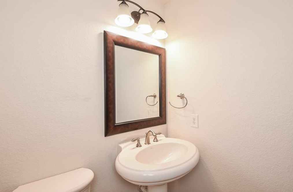 2226 Ascot Ln, Sugar Land TX  77479-6686 exterior