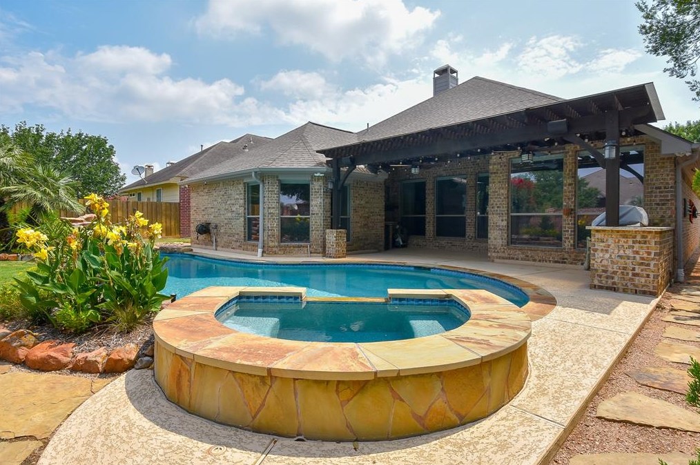 2226 Ascot Ln, Sugar Land TX  77479-6686 exterior