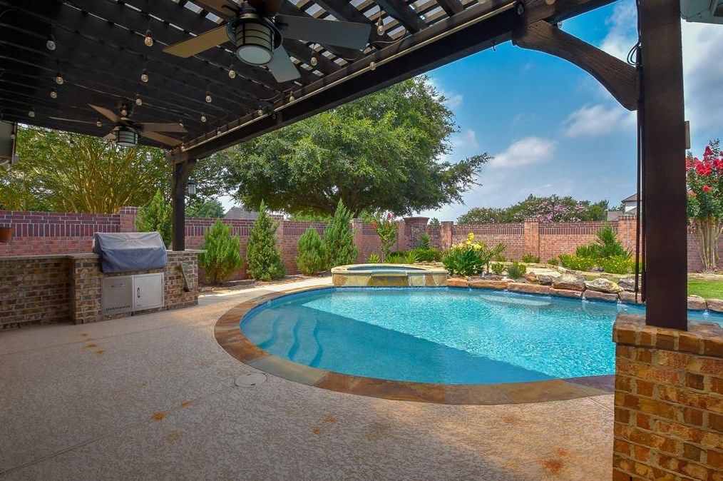 2226 Ascot Ln, Sugar Land TX  77479-6686 exterior