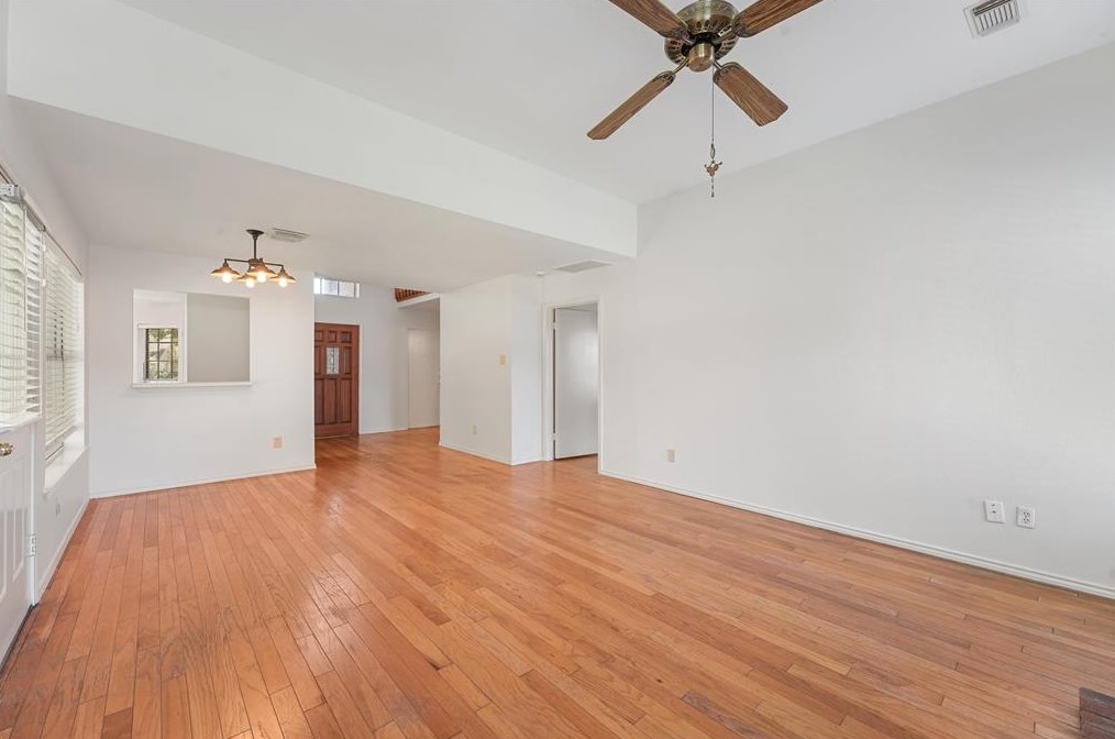 9819 Canterhurst Cir, Houston TX  77065-4370 exterior