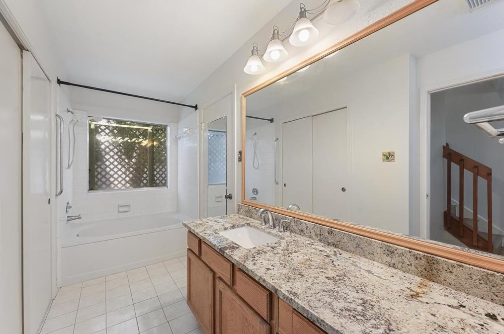 9819 Canterhurst Cir, Houston TX  77065-4370 exterior