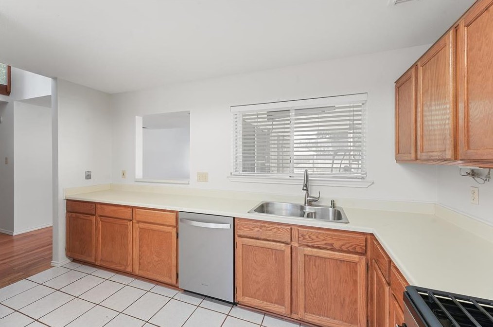 9819 Canterhurst Cir, Houston TX  77065-4370 exterior