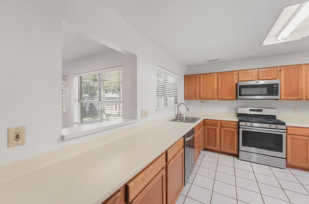 9819 Canterhurst Cir, Houston TX  77065-4370 exterior
