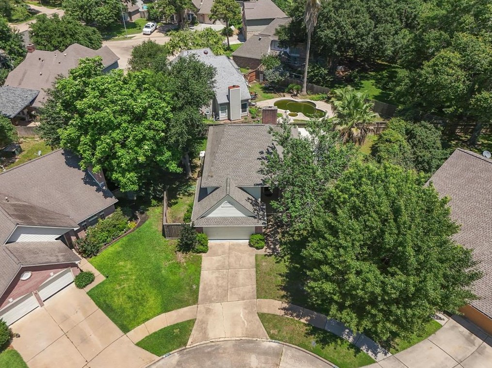 9819 Canterhurst Cir, Houston TX  77065-4370 exterior