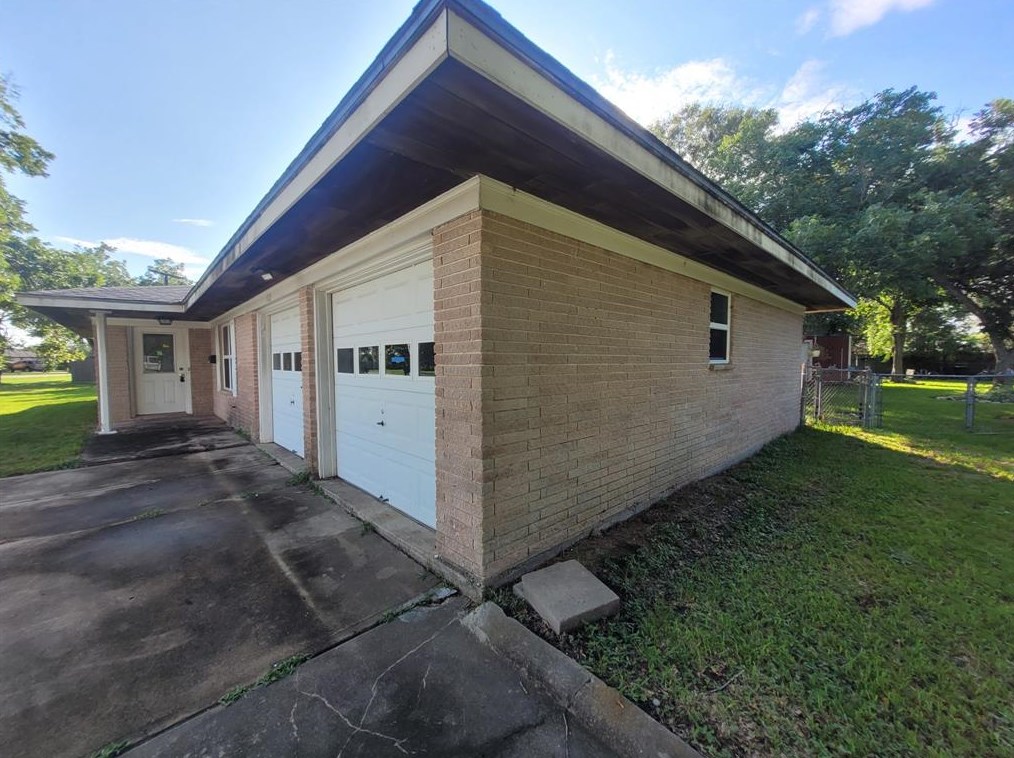 3805 Doris St, Bay City, TX 77414-4631