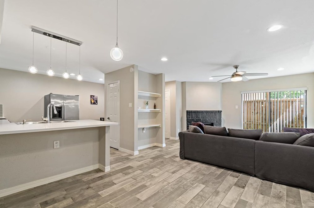 9000 Bissonnet St, Houston, TX 77074-2439