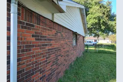 105 Newcastle Street, Victoria, TX 77905 - Photo 4