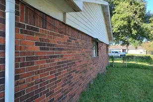 105 Newcastle St, Victoria, TX 77905 - Photo 4