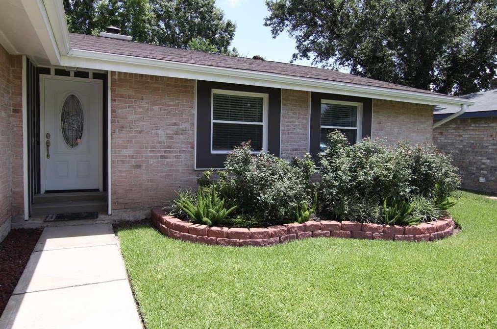 10503 Stockman Ln, Sugar Land, TX 77498