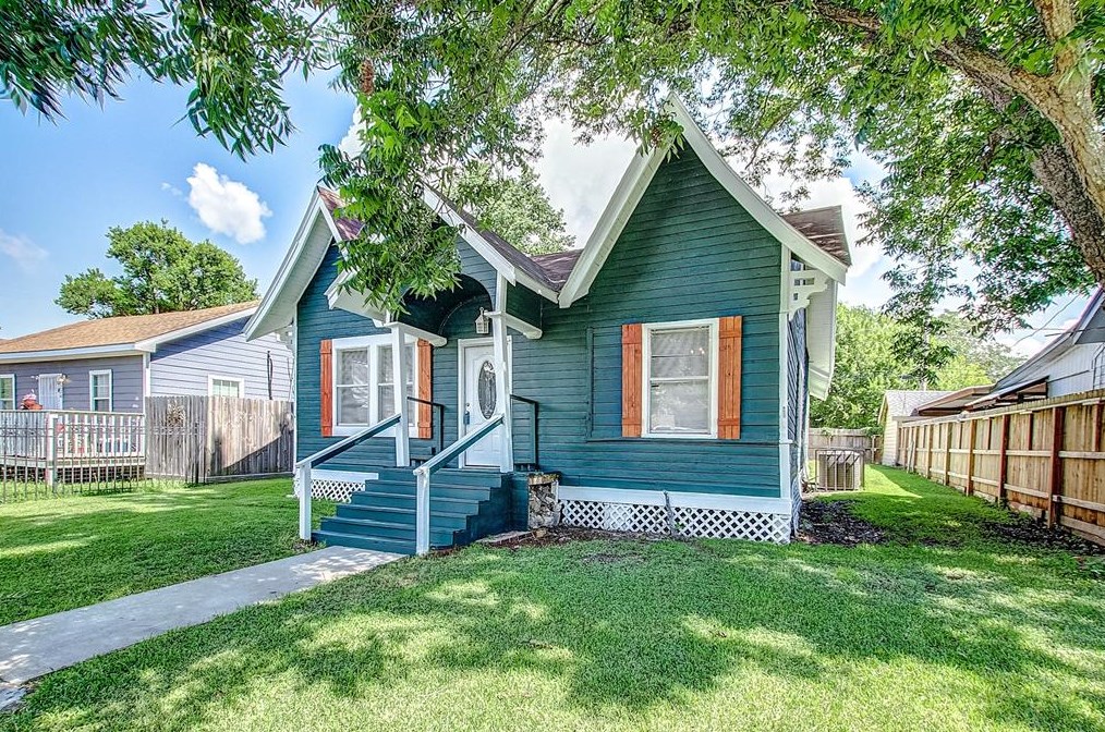 3218 Missouri St, Baytown, TX 77520