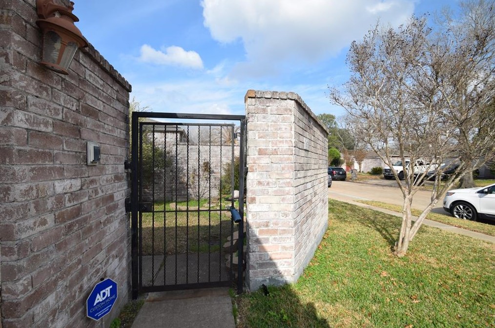 3638 Kingsman Dr, Houston, TX 77082-1315