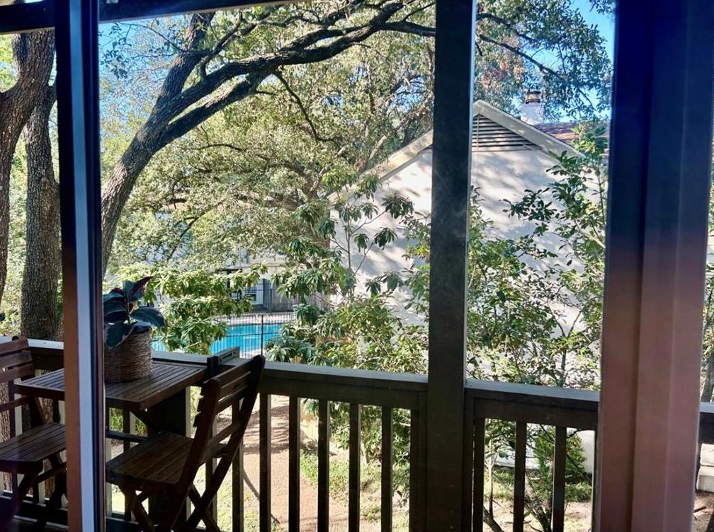 2100 Tanglewilde St, Houston TX  77063-1209 exterior