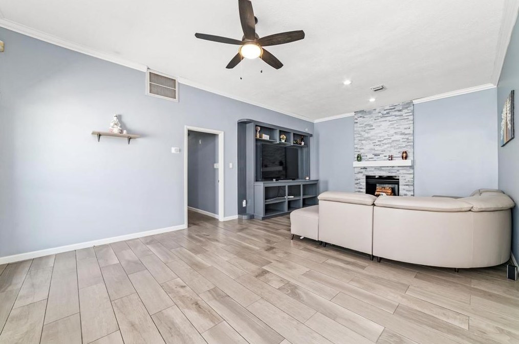 7919 Arbor Meadow Dr, Houston TX  77071-3218 exterior