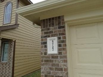 5727 Post Oak Manor Dr, Houston, TX 77085