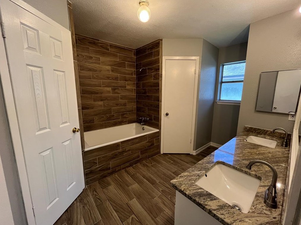 2423 Ravenwind Rd, Houston TX 77067-2723 exterior