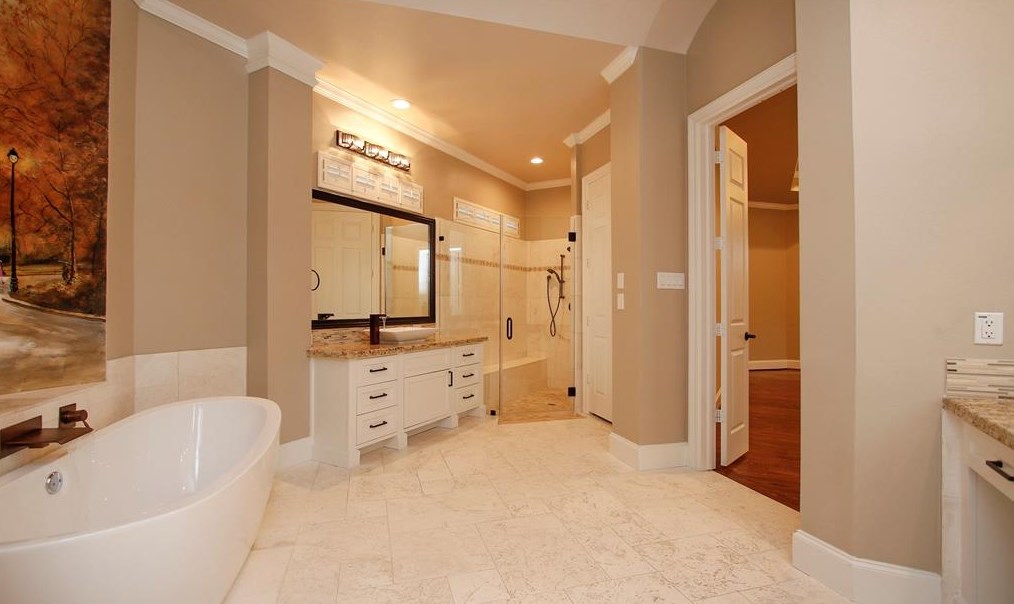 15 Champion Villa Dr, Houston TX  77069-1428 exterior