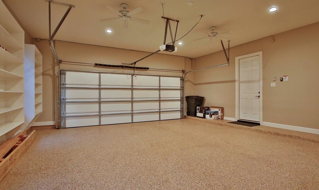 15 Champion Villa Dr, Houston TX  77069-1428 exterior