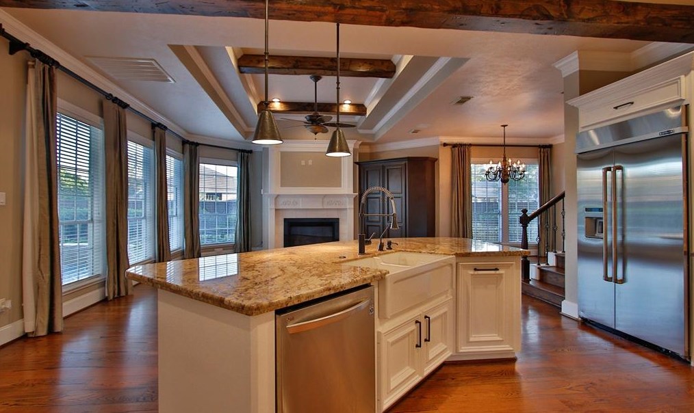 15 Champion Villa Dr, Houston TX  77069-1428 exterior