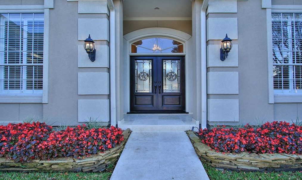 15 Champion Villa Dr, Houston TX  77069-1422 exterior