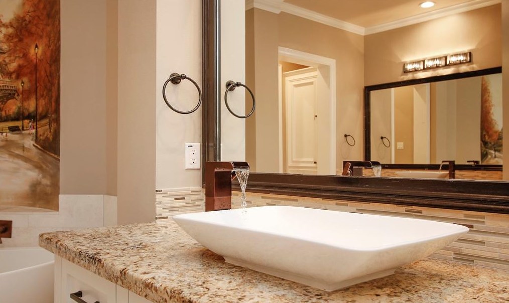 15 Champion Villa Dr, Houston TX  77069-1428 exterior