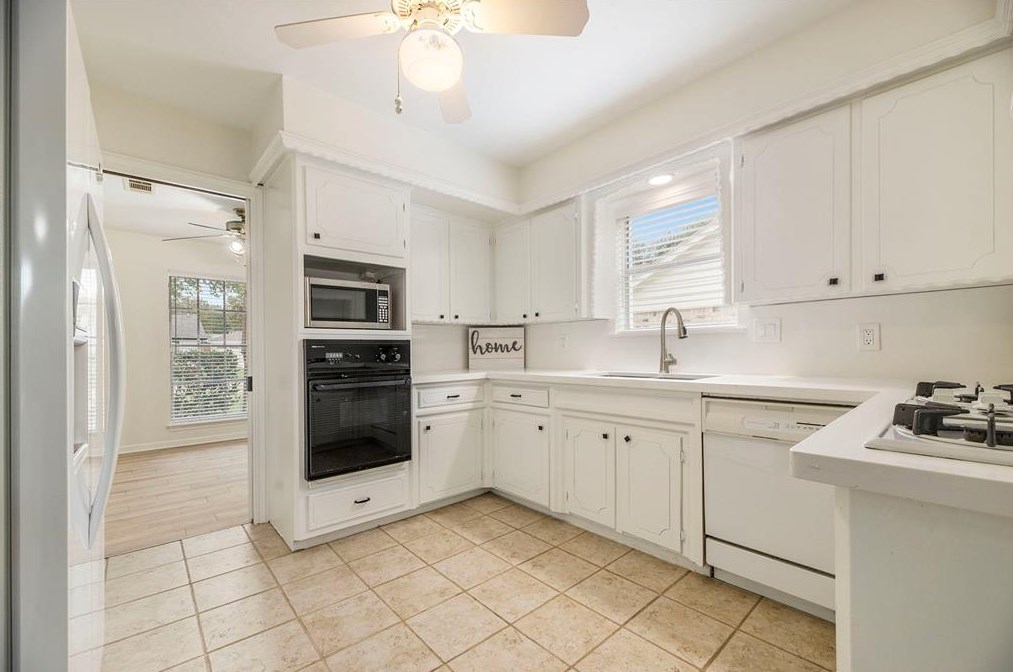 11423 Valley Spring Dr, Houston TX  77043-4622 exterior