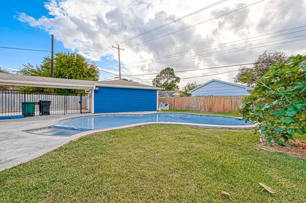 10926 Endicott Ln, Houston TX 77035-3120 exterior