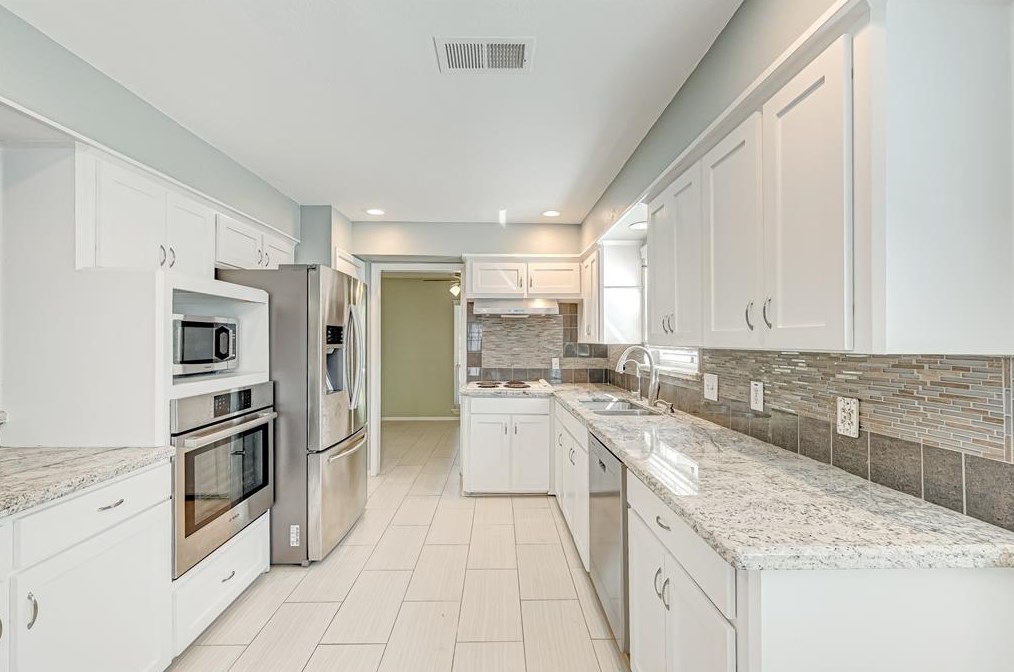 10926 Endicott Ln, Houston TX 77035-3120 exterior