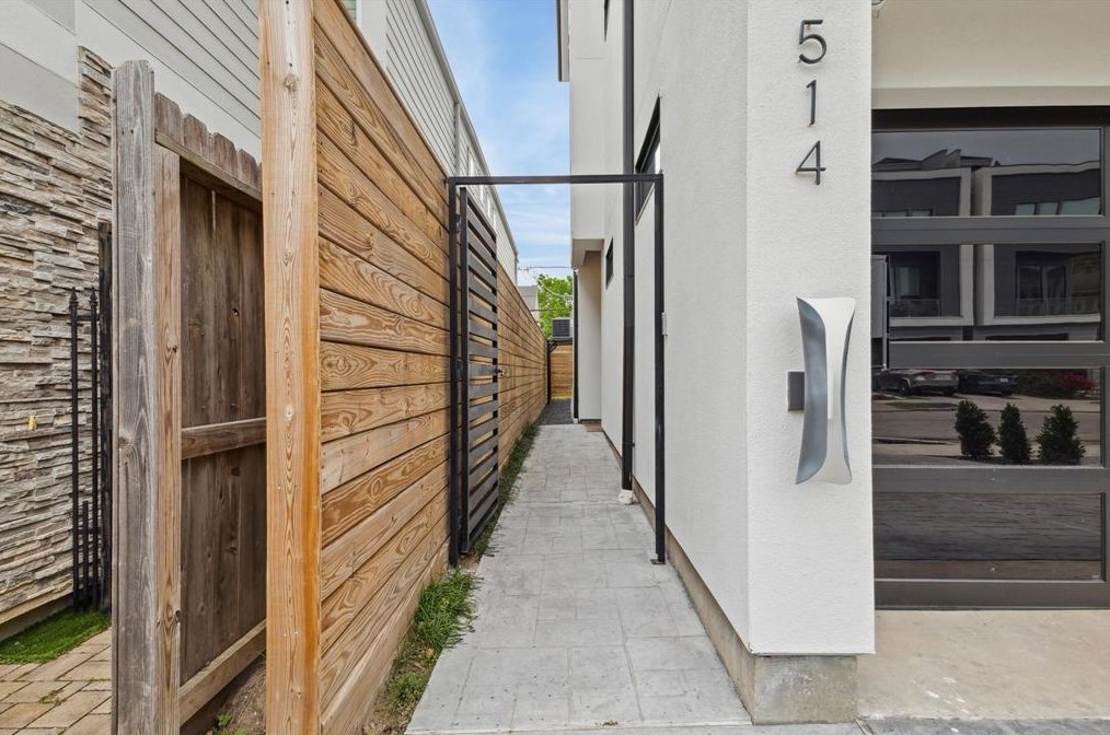 514 Peden St, Houston, TX 77006-1422