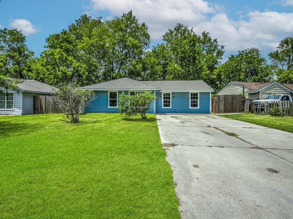 9233 Forest View St, Houston, TX 77078-3405