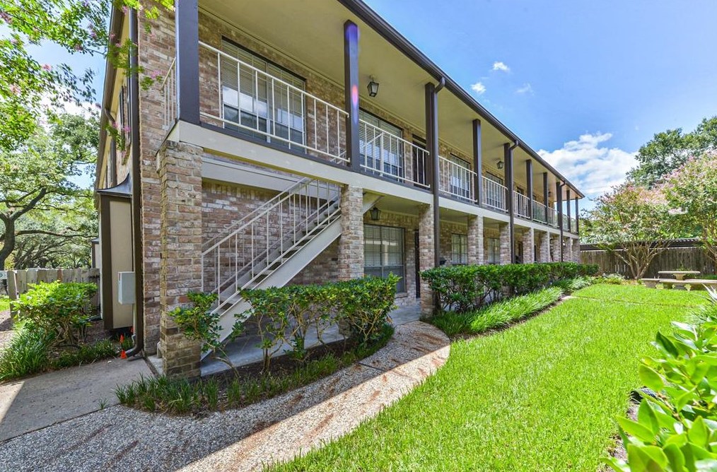 813 Wax Myrtle Ln #a, Houston, TX 77079