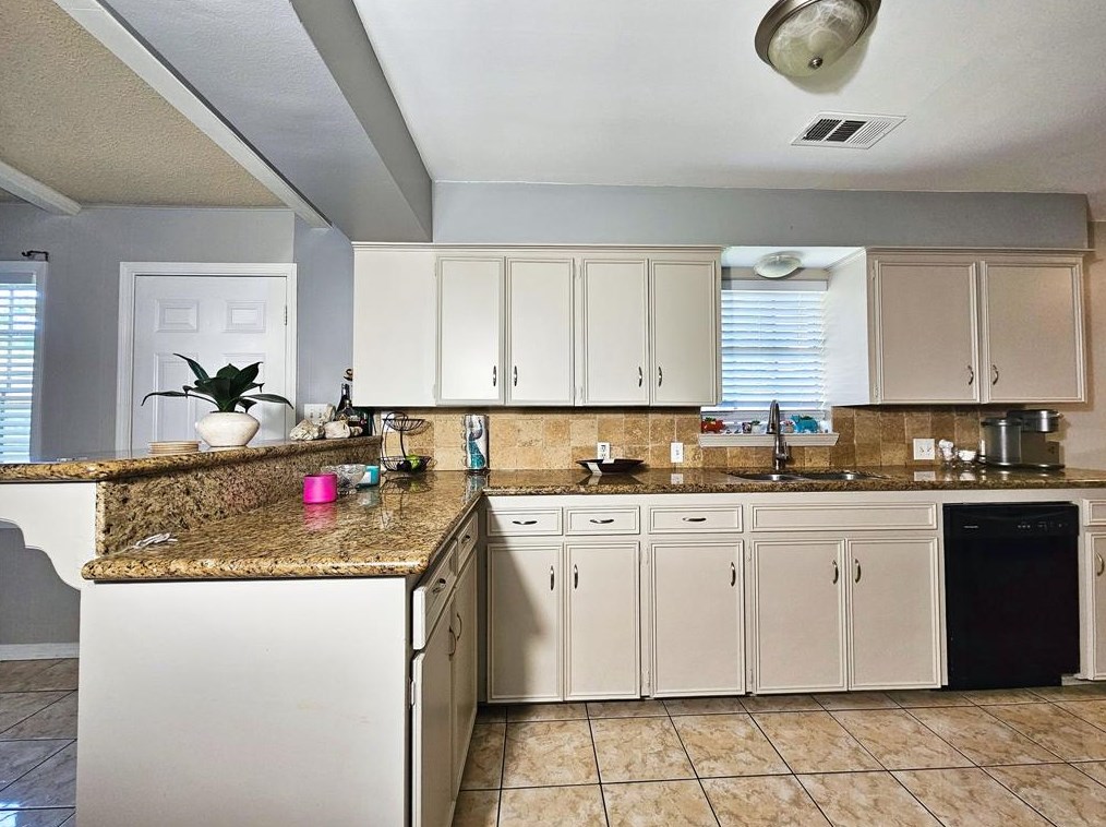 7710 Arrowhead Ln, Houston TX 77075-3706 exterior