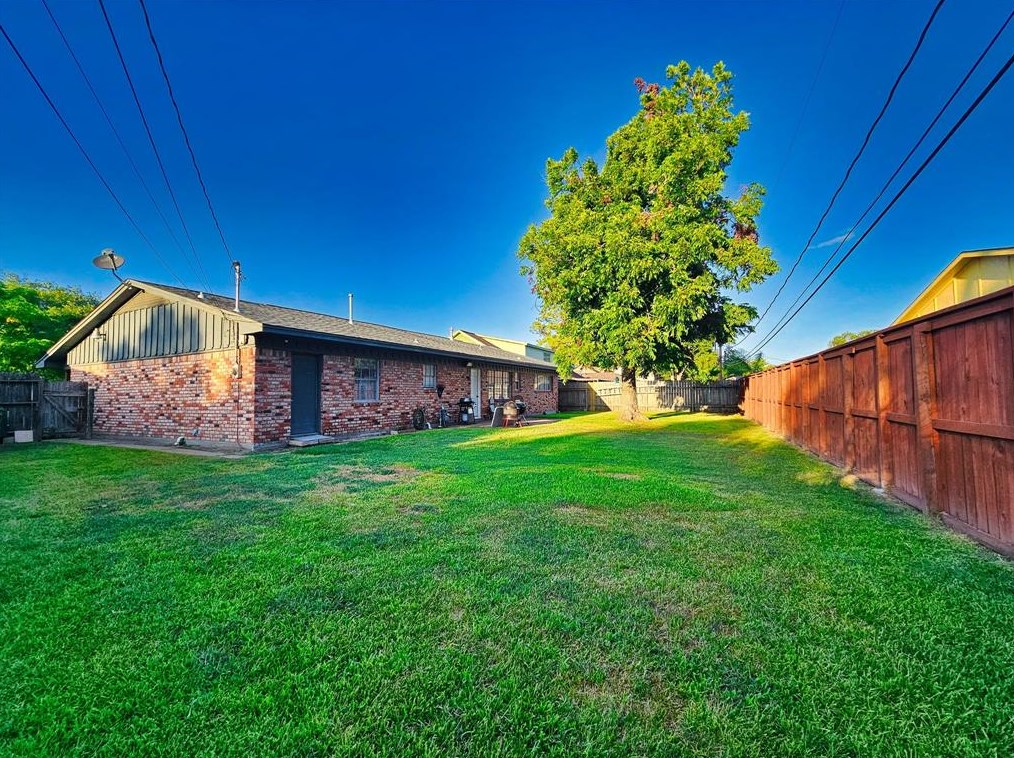 7710 Arrowhead Ln, Houston TX 77075-3706 exterior