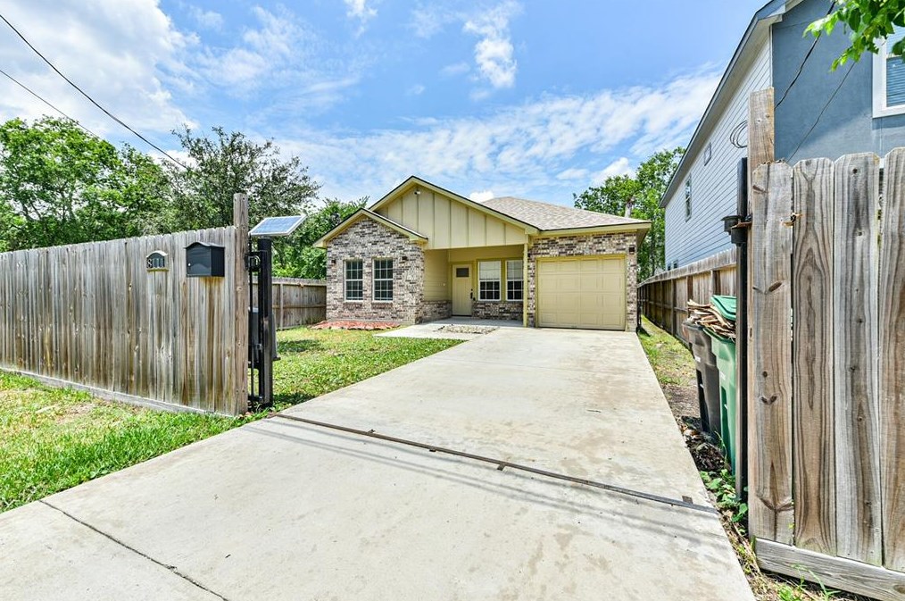 8111 Chateau St, Houston, TX 77028-4516